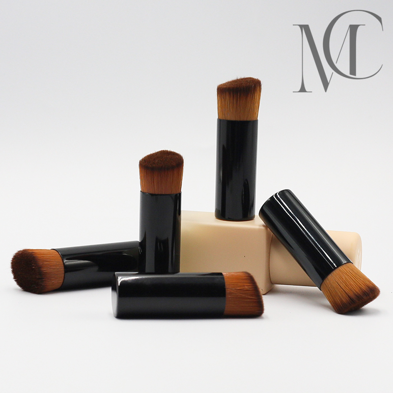 Portable liquid foundation brush Portable liquid foundation brush