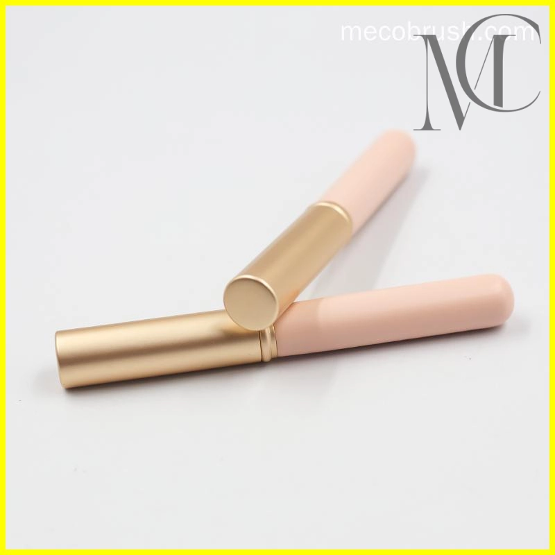 single Light pink lip brush