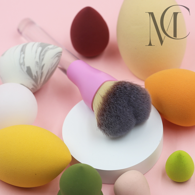 Heart-shaped foundation brush Heart-shaped foundation brush