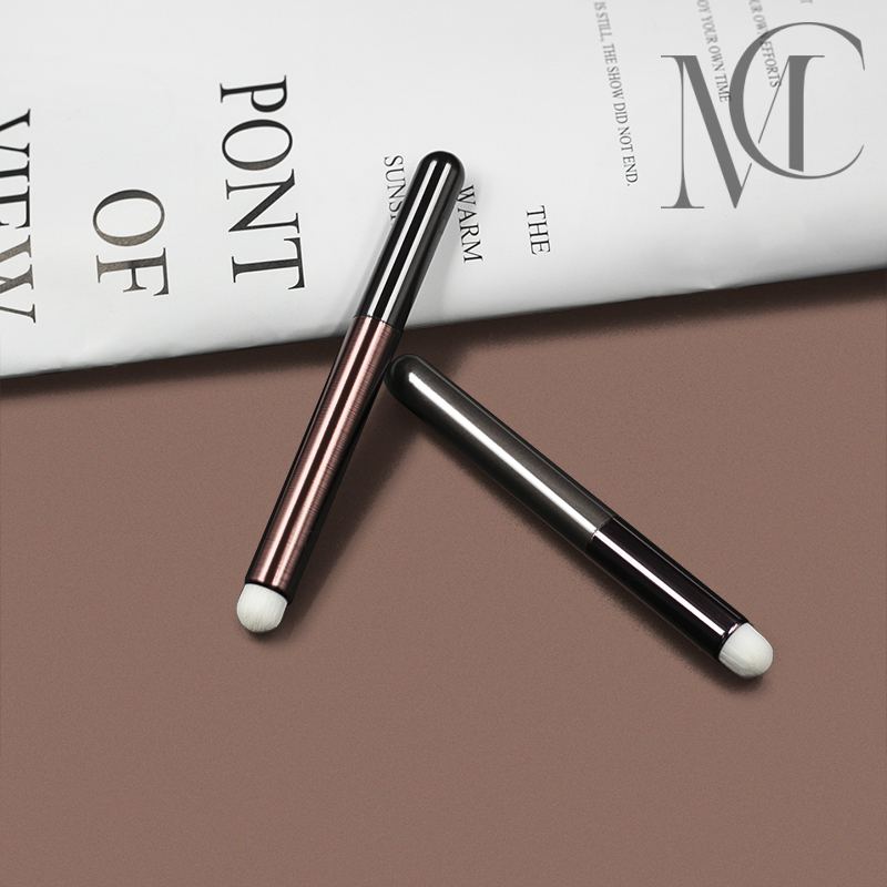 Convenient lip brush Convenient lip brush