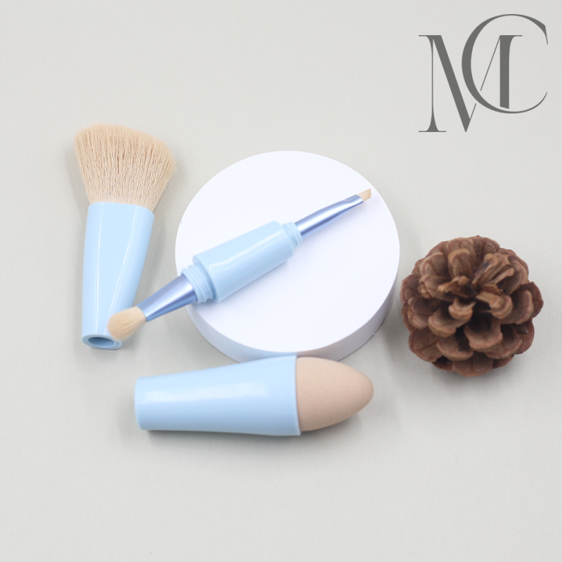 Mul t i funct ional 4-in-1 Makeup Brush sell Mul t i funct ional 4-in-1 Makeup Brush sell