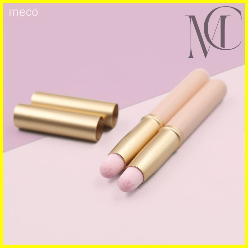 Pinceau à lèvres rose clair