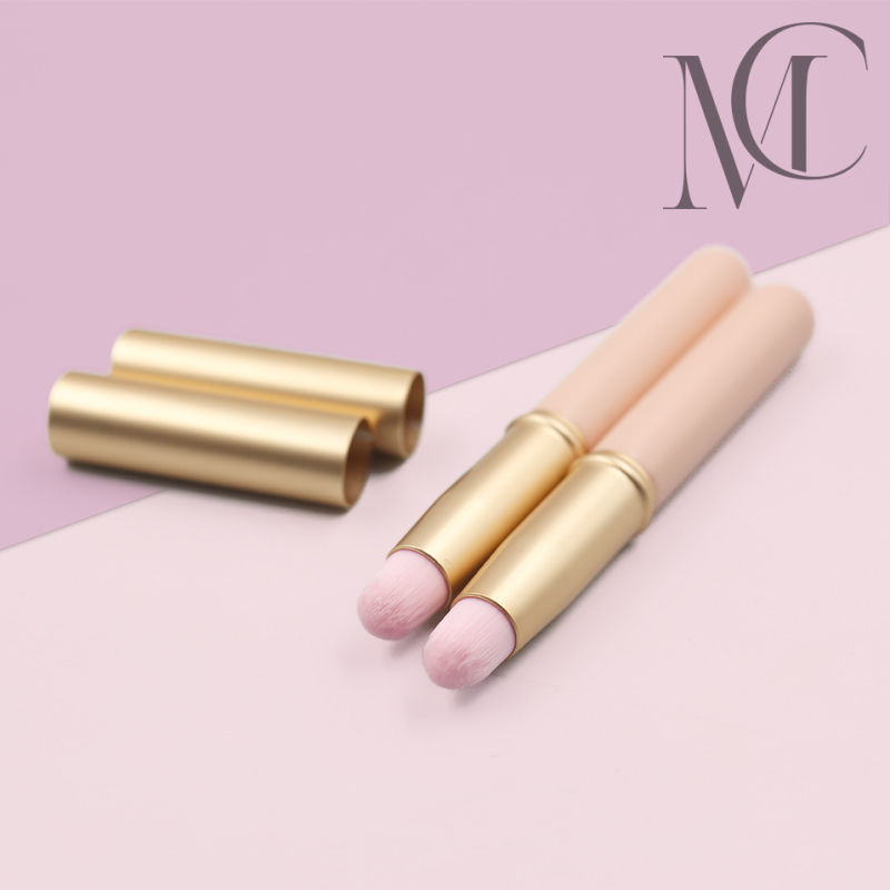 Light pink lip brush Light pink lip brush