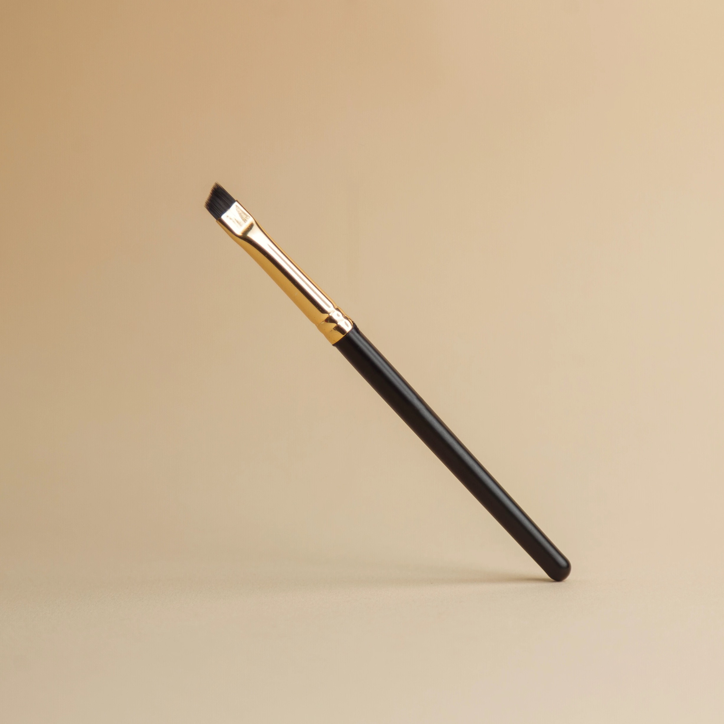 Angled eyebrow brush