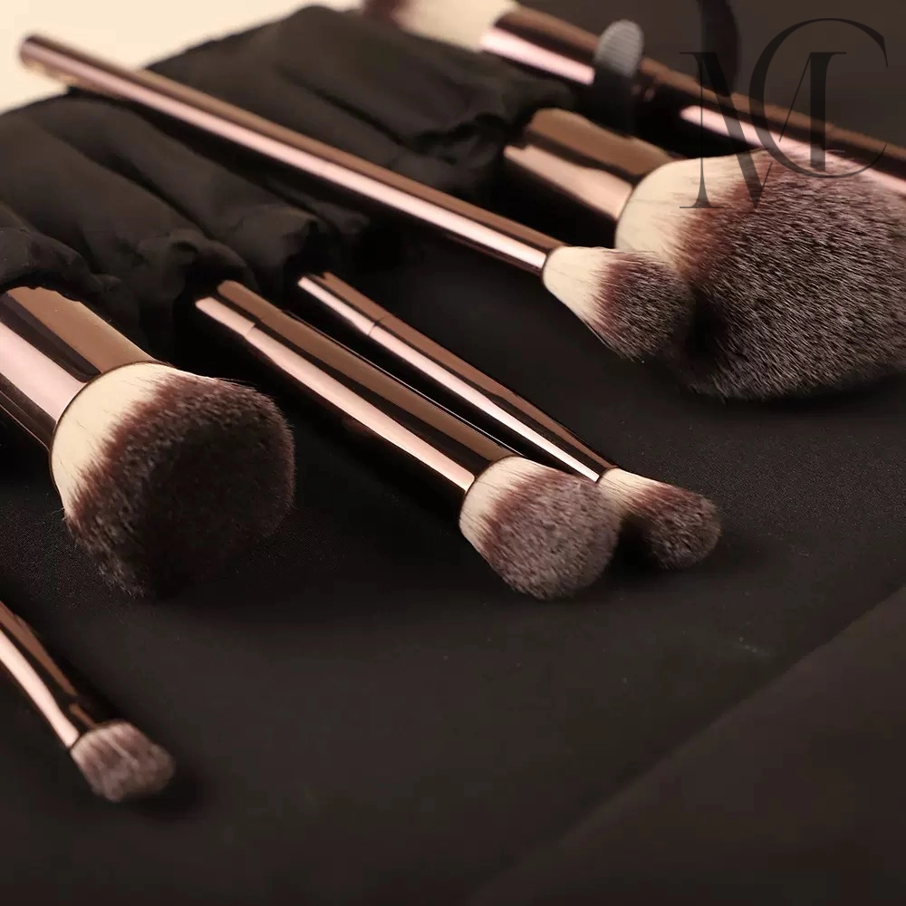 OEM vegan makeup brush supplier Makeup brushes with rose gold handles in a black case