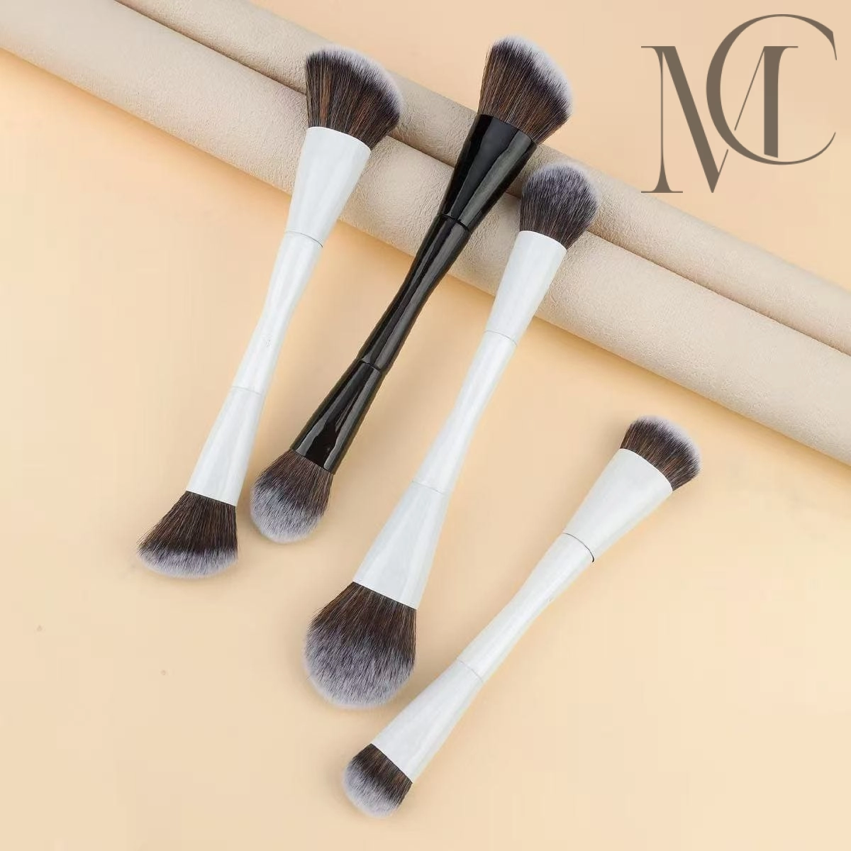 2-in-1 double-ended face brush Five double-ended makeup brushes with white and black handles, soft brown and white bristles